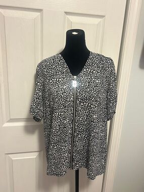 Michael Kors Black and White Floral Zip-Front Top small
